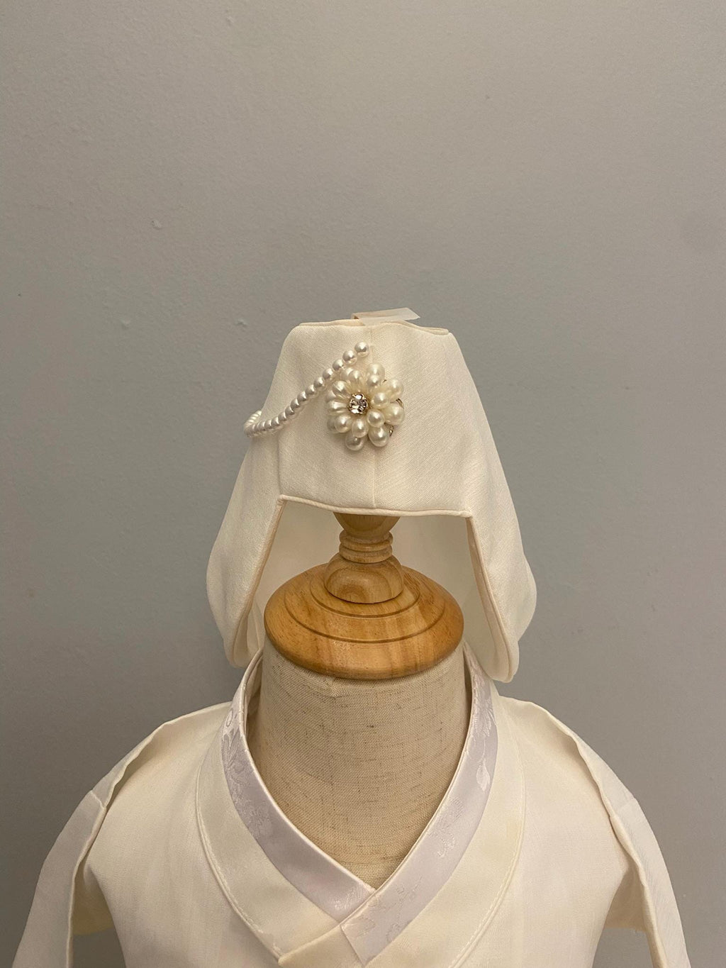 Girl B Hanbok Rental | Ivory & Yellow 100 Days Hanbok Set | Baby Girl 100 Days Outfit | Baekil Korean Dress | Baekil Wall Sign | Size 100