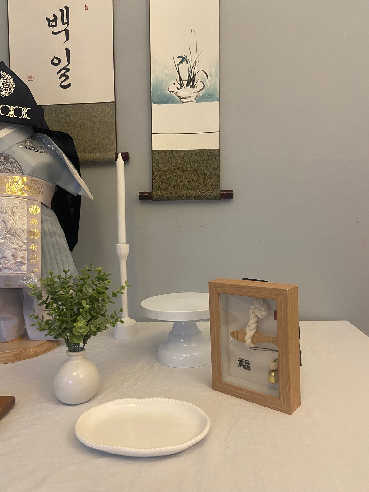 Minimal Korean Baek-il Table Set Rental | Modern White Dol Table Decor | Traditional Korean 100th Day Celebration | Gallery Style Dol Sang